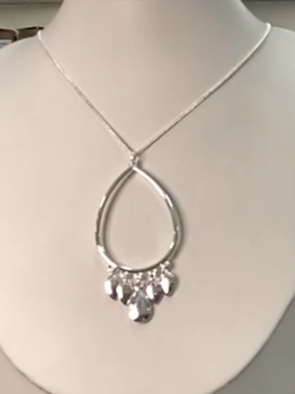Silver Teardrop Pendant Necklace - LC